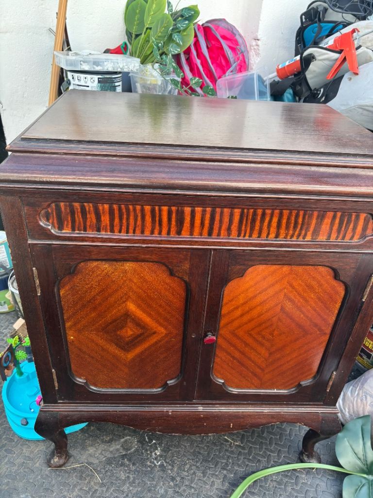 Small gramophone - needs repair but beautiful 