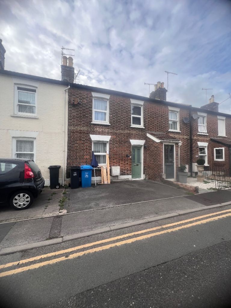 2 bed house with garden in Poole town centre 