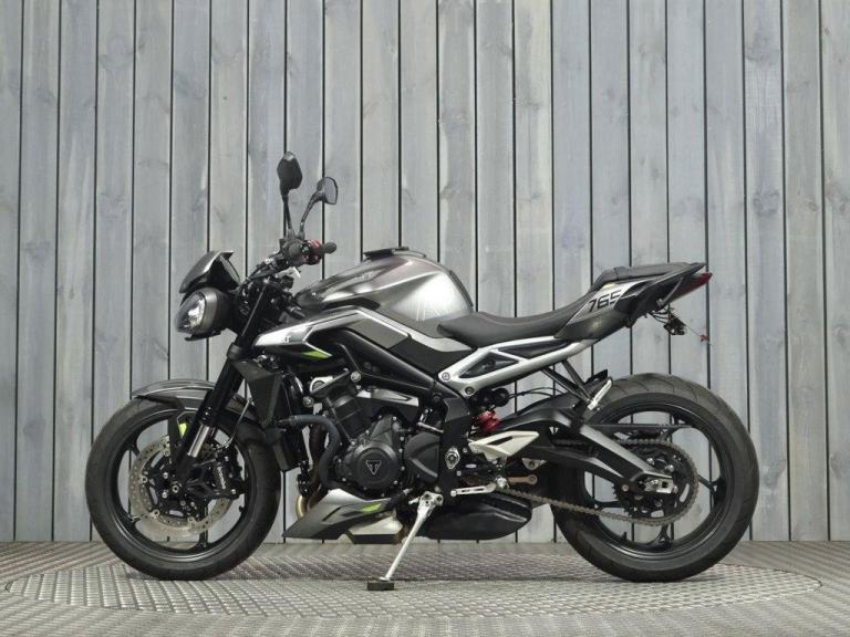 2024 74 TRIUMPH STREET TRIPLE 765 R