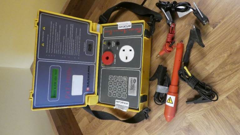 Seaward 1000s Electrical Portable Class Appliance Pat Tester & Cable - Works Requires Calibration