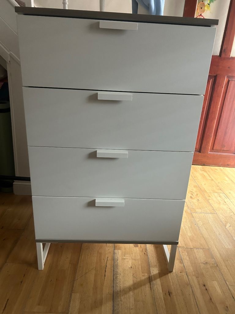 White 4-Drawer Chest of Drawers – Good Condition