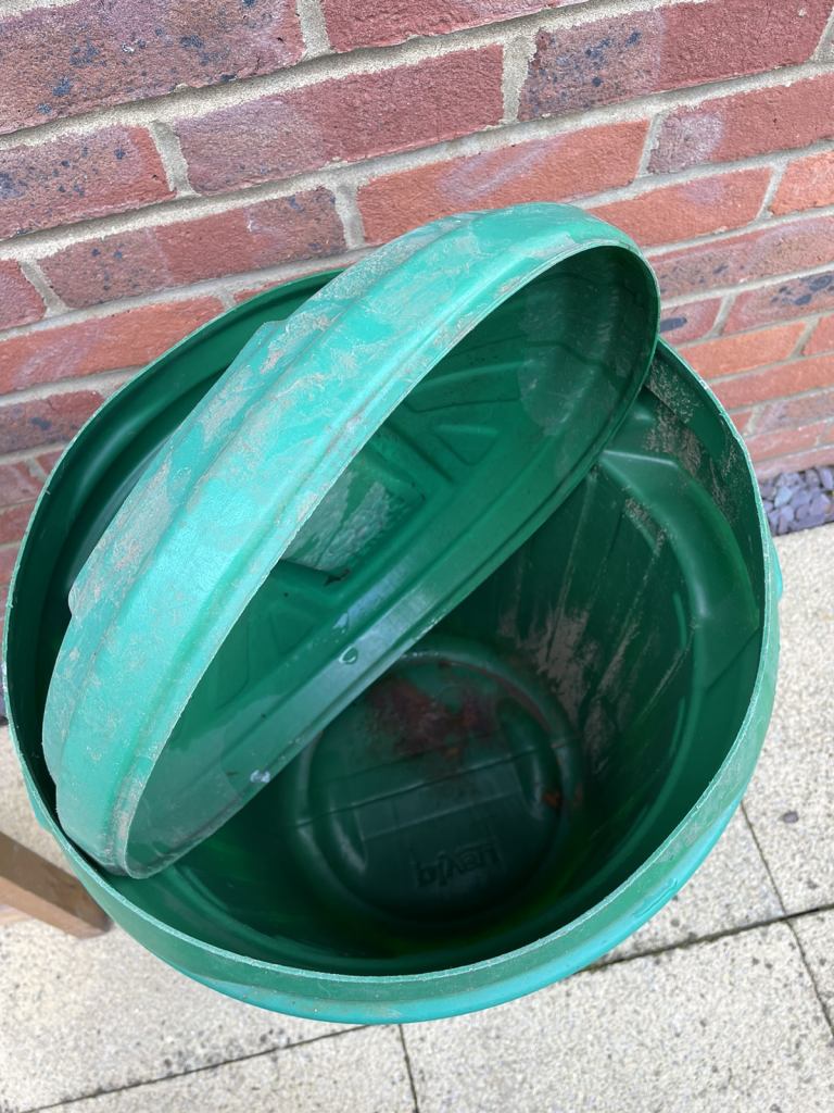 Green garden bin