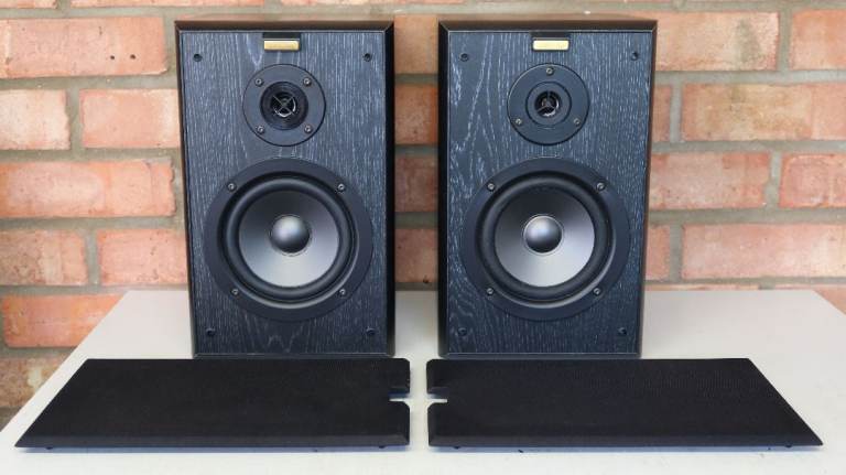 Pair of Jamo Cornet 30 Bookshelf Speakers - Fully Working