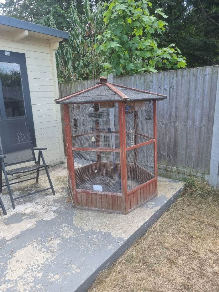 Free hutch and avairy 
