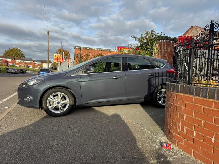 2013 Ford Focus 1.6 125 Zetec 5dr Powershift HATCHBACK Petrol Automatic