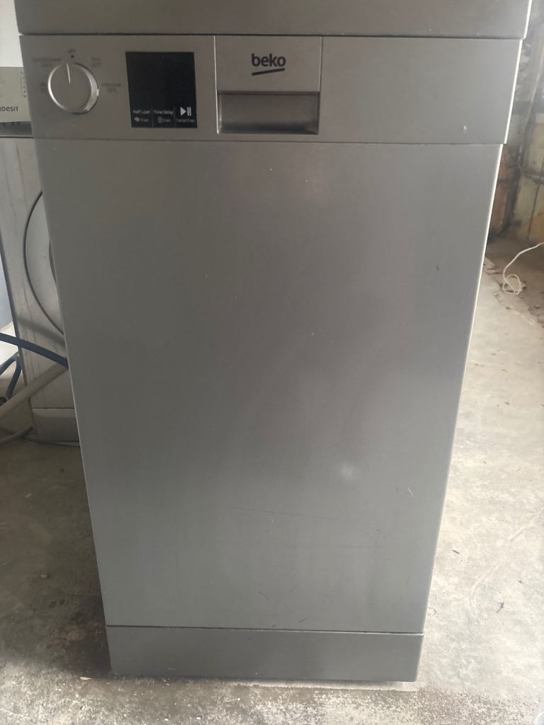 Slimline dishwasher 