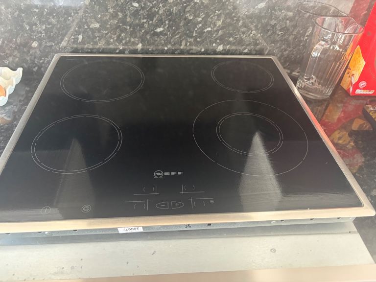 Neff Electric Hob with 4 Burners – Good Condition