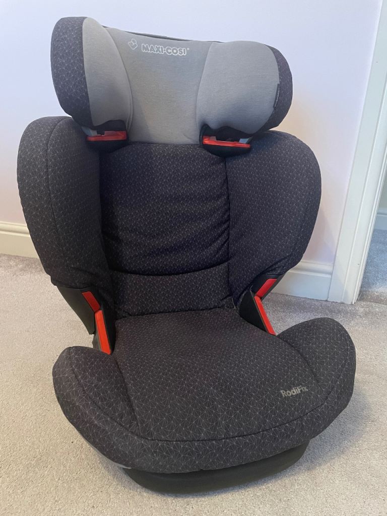 Car seats Maxi Cosi x 2 available 