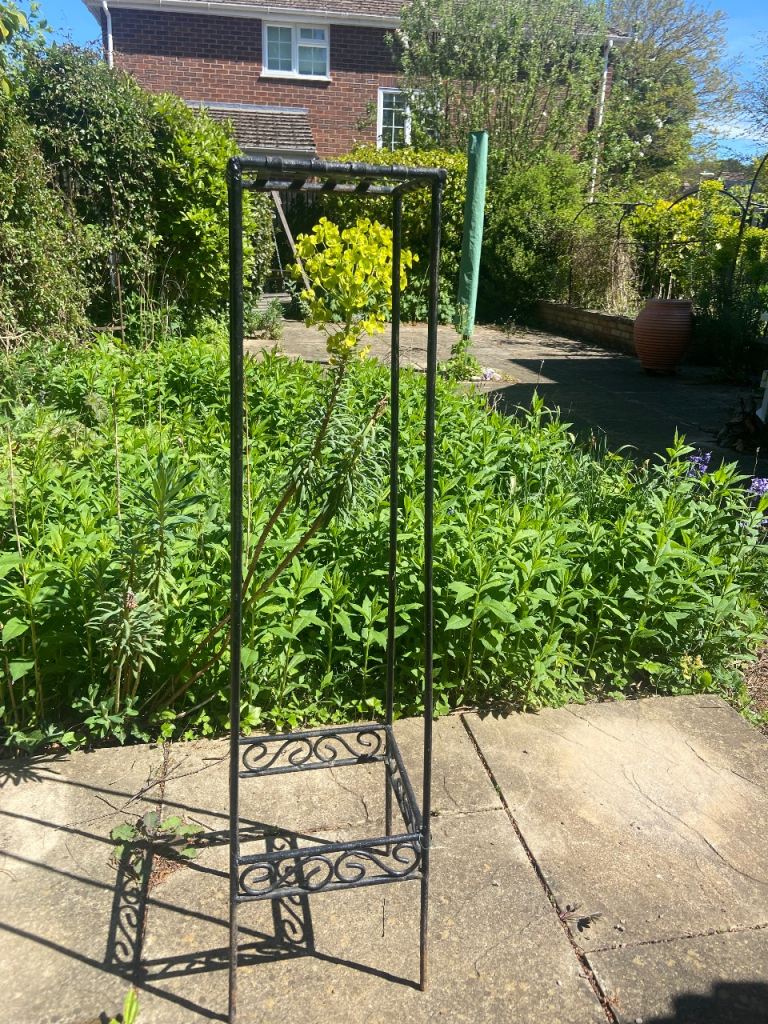 Metal plant stand