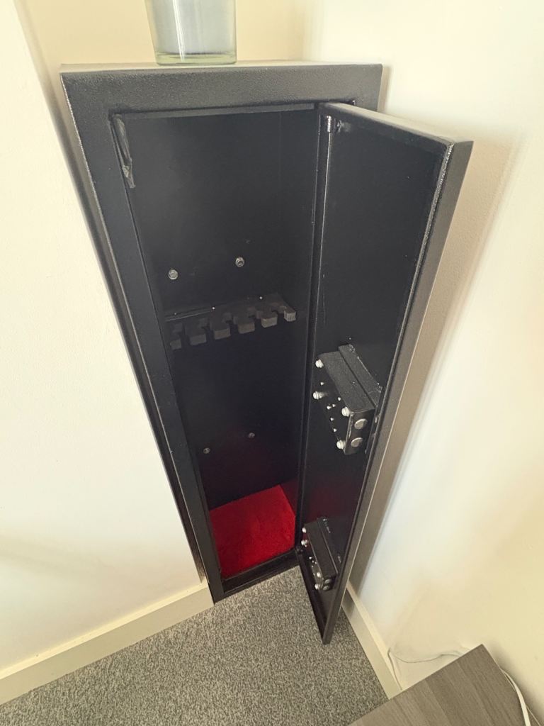 Black Gun Safe – Good Condition, Secure Storage