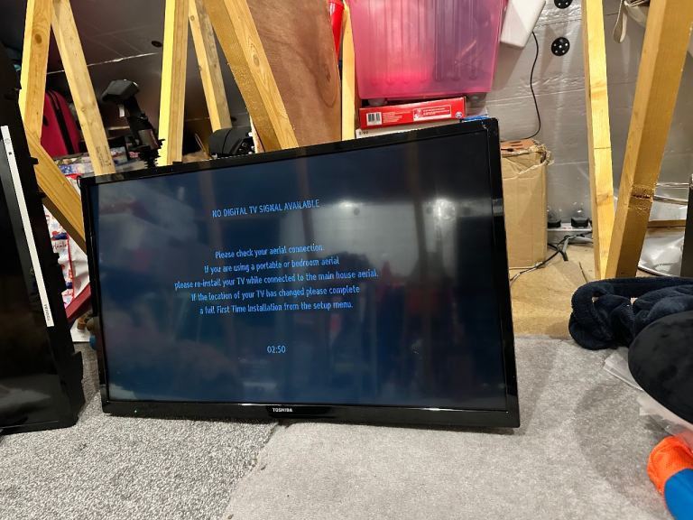 32” Toshiba tv with dvd player No.1