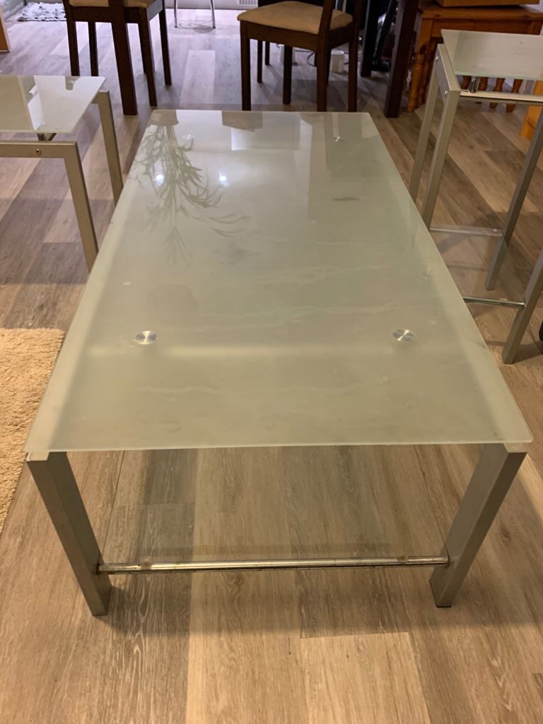 Glass coffee table 