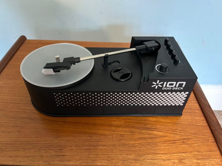 Portable Duo Deck USB Turntable with cassette converts records and tapes to MP3 Files   J026