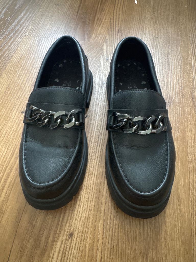 Girls school schoes
