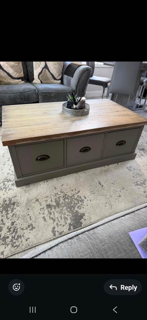 Living room unit and table