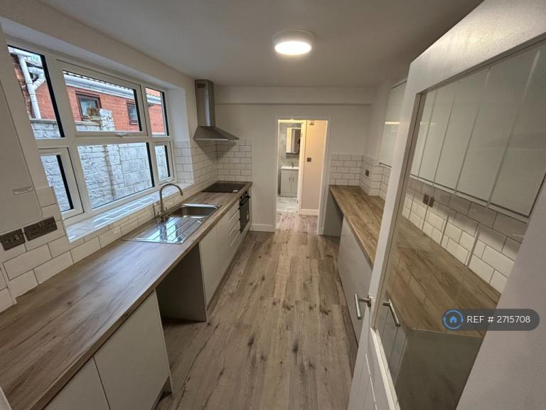 3 bedroom house in Curtis Street, Swindon, SN1 (3 bed) (#2715708)