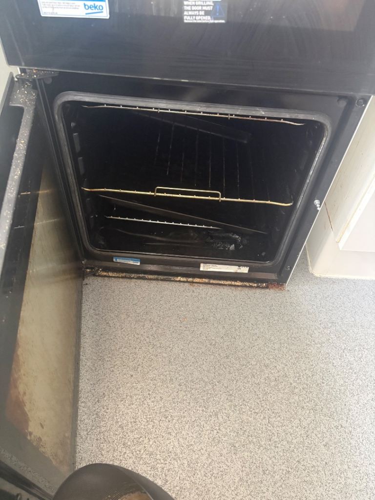 Free Beko Freestanding Electric Cooker – White, Fair Condition