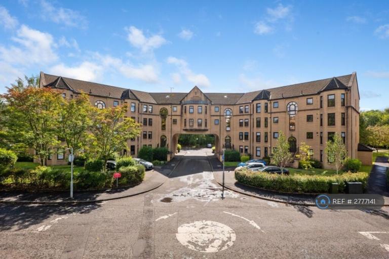 3 bedroom flat in Hughenden Lane, Glasgow, G12 (3 bed) (#2777141)
