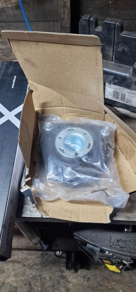 Strut top mount rav 4 2016, brand new 