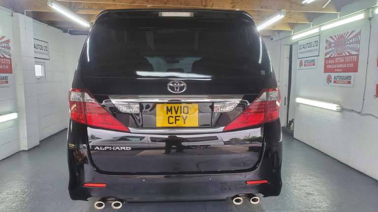 Toyota Alphard 2.4 black automatic 8 seater sunroofs fresh japanese import 2010