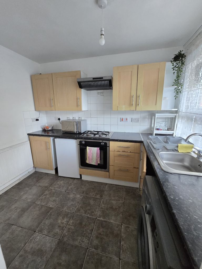 3 BEDROOM FLAT AVAILABLE NOW TO RENT