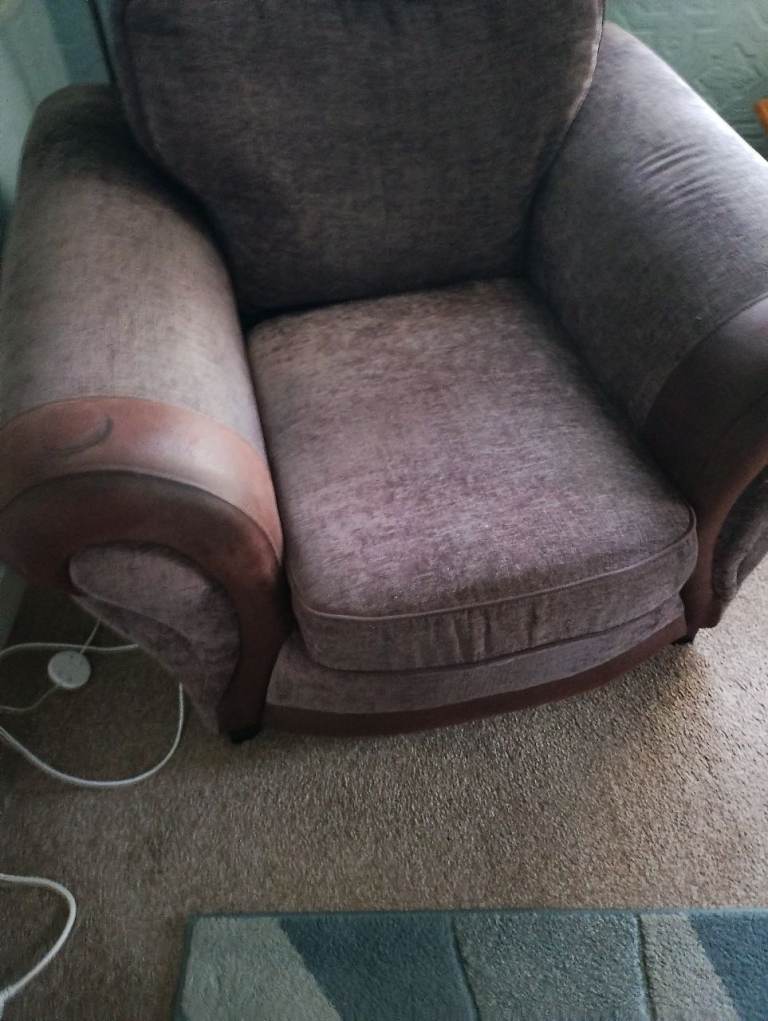 Two single lounge armchairs. Pick up only.