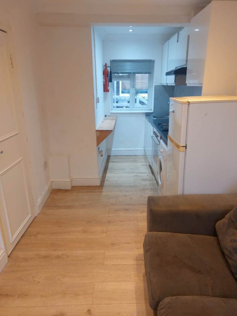 DSS 1BED GR FL FLAT+PRIV GARDEN OK SINGLE PARENT&CHILD 10 MIN WHITTON B.R. THEN 30 MIN WATERLOO