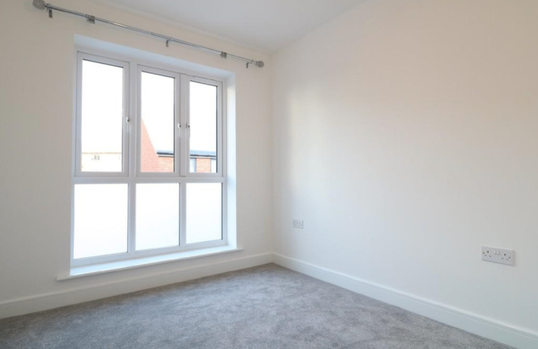 FURNISHED 4 BED SEMI-DETACHED HOUSE | BILLS INCLUDED | AVAILABLE FEB