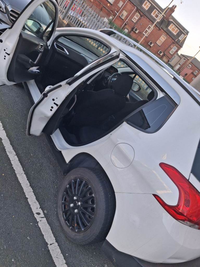 Peugeot, 2008, Hatchback, 2013, Semi-Auto, 1560 (cc), 5 doors