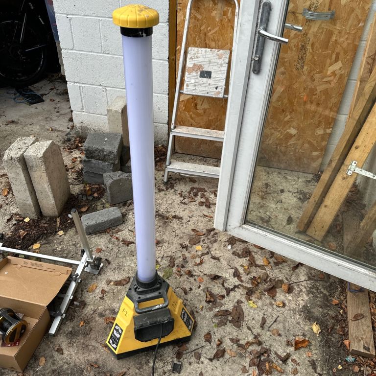 Led tower light with plug