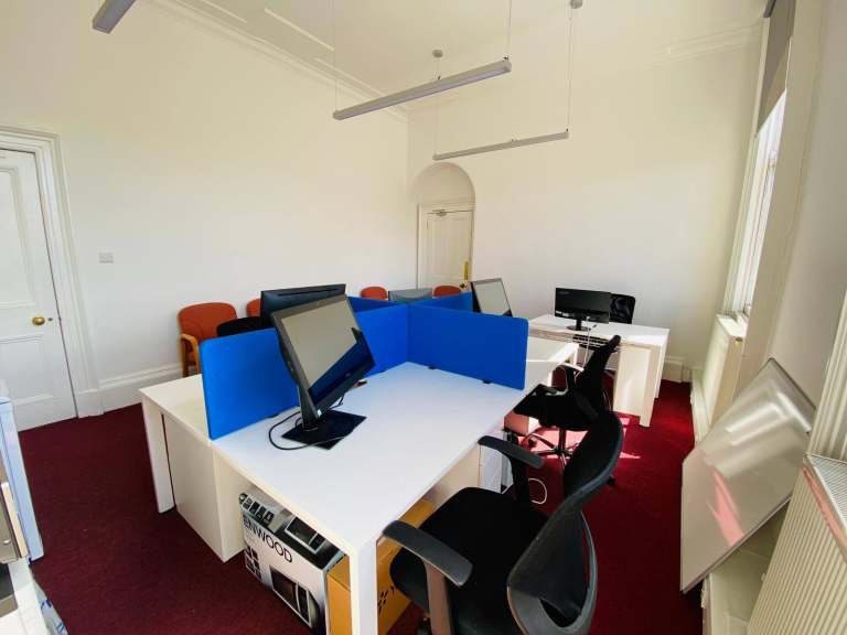 Commercial Property To Let – Ideal for Business Use – Available Now