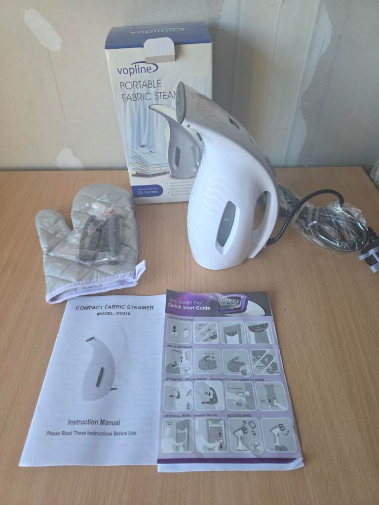 Portable garment steamer