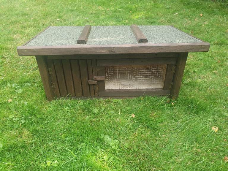 Guinea pig hutch (with optional stand)