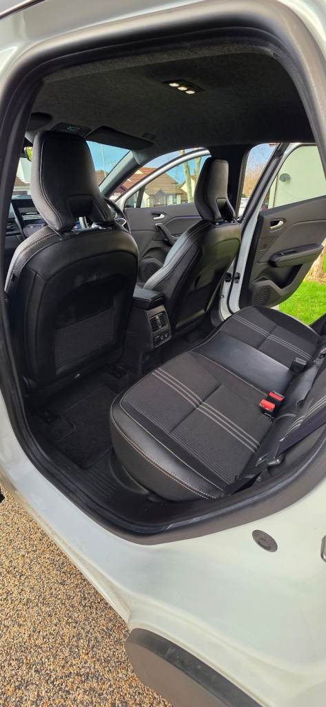 Renault, CAPTUR, Hatchback, 2023, Other, 1598 (cc), 5 doors