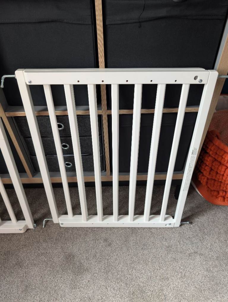 2 x White Safetots Chunky Wooden Screw Fit Gate Range 63.5cm - 105.5cm