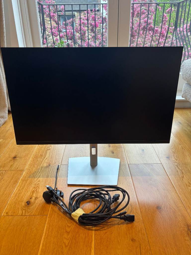 Dell 32" USB-C Docking Monitor - QHD 2560x1440 IPS LED Widescreen HDMI DP P3221D