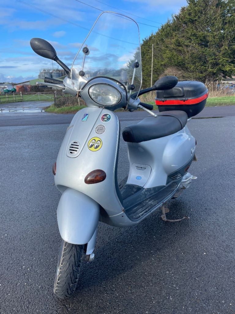 2004 Piaggio Vespa et2 50cc 12 month MOT & serviced 