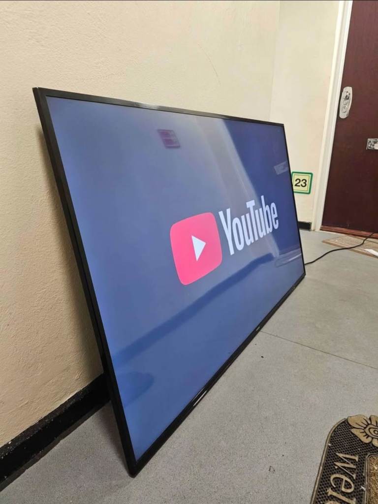 55" SAMSUNG 4K ULTRA SMART TV 