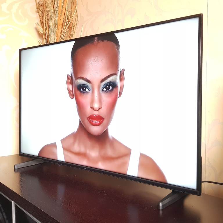 43 Bush Netflix 4K Smart TV - Frameless, Disney, Prime, Freely