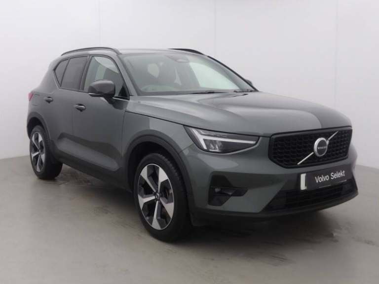 VOLVO XC40 2.0 B4P Plus Dark 5dr Auto