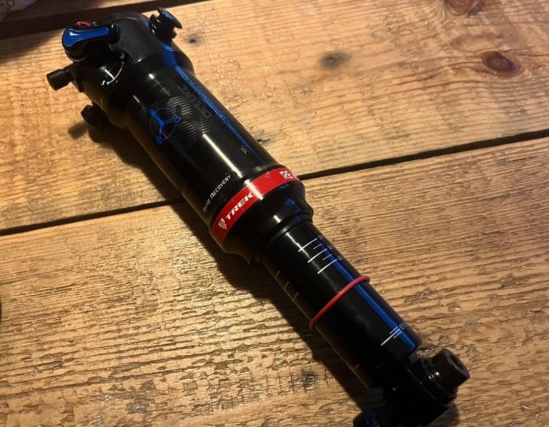 Trek Re AKTIV Rockshox Deluxe rear bike shock Enhance
