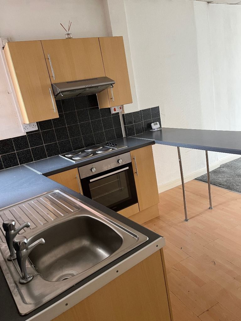 2 Bed Flat to Let Electric & Water Included