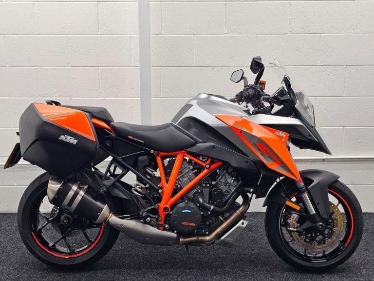 KTM 1290 SUPERDUKE GT ** PANNIERS - HEATED SEATS - APRIL 26 MOT **