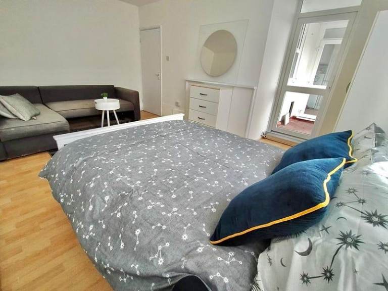 2 Rooms in Poplar✅ ✅ 