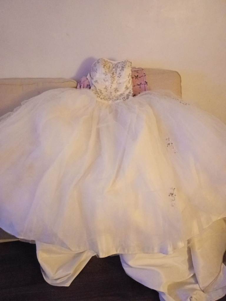 Wedding dress 