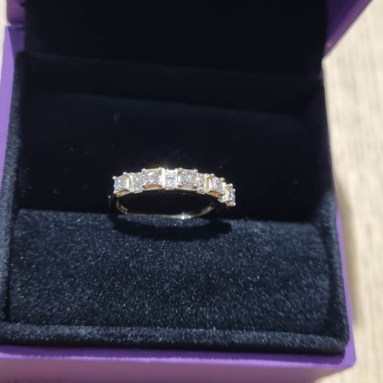 Gold 9ct Diamond half hoop ring. 0.50ct 