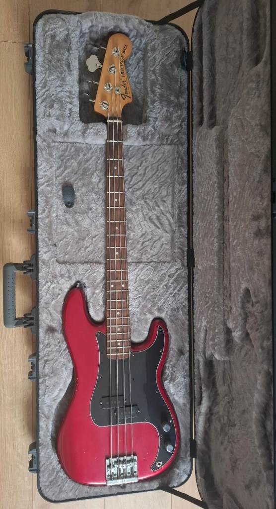 Fender Precision Bass Guitar Foo Fighters Nate Mendel signature with Hard Case