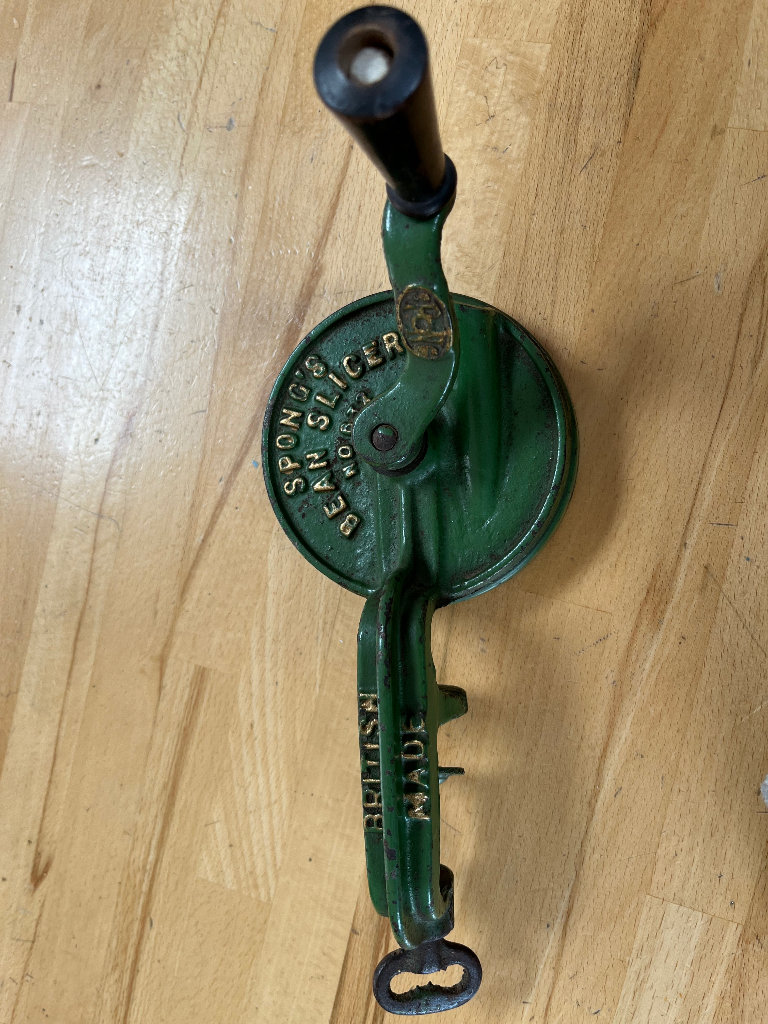 Vintage antique spong bean slicer