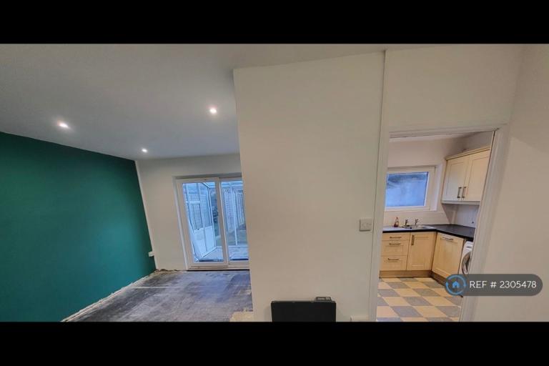 2 bedroom house in Corsham Road, Swindon, SN2 (2 bed) (#2305478)