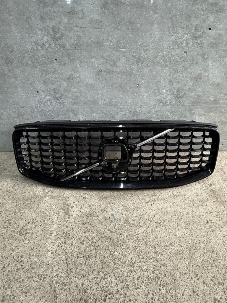 Volvo XC60 2024  Front Bumper Upper Radiator Grill Genuine 31416623